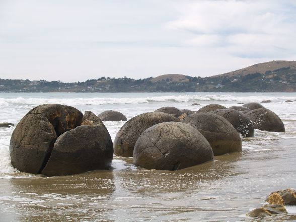 Moeraki Boulders 